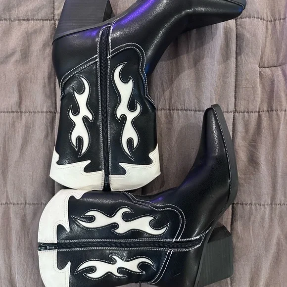 Universal Thread Black and White Flame Western Ankle Boots - Picture 2 of 2